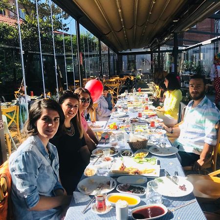 Kaf Konak Bartin Bagian luar foto
