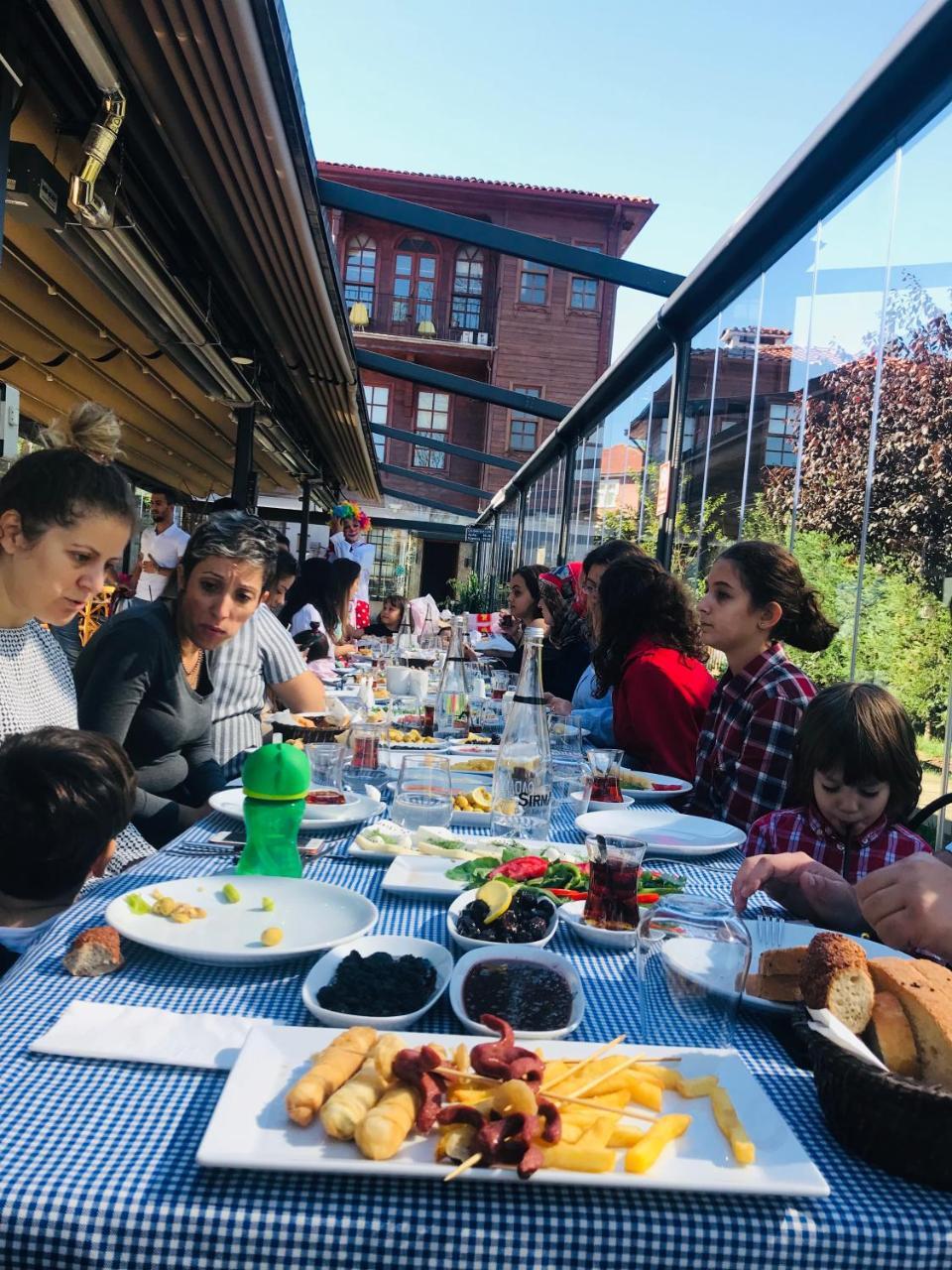 Kaf Konak Bartin Bagian luar foto