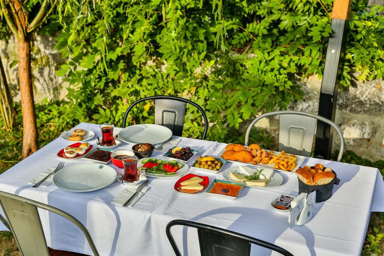 Kaf Konak Bartin Bagian luar foto